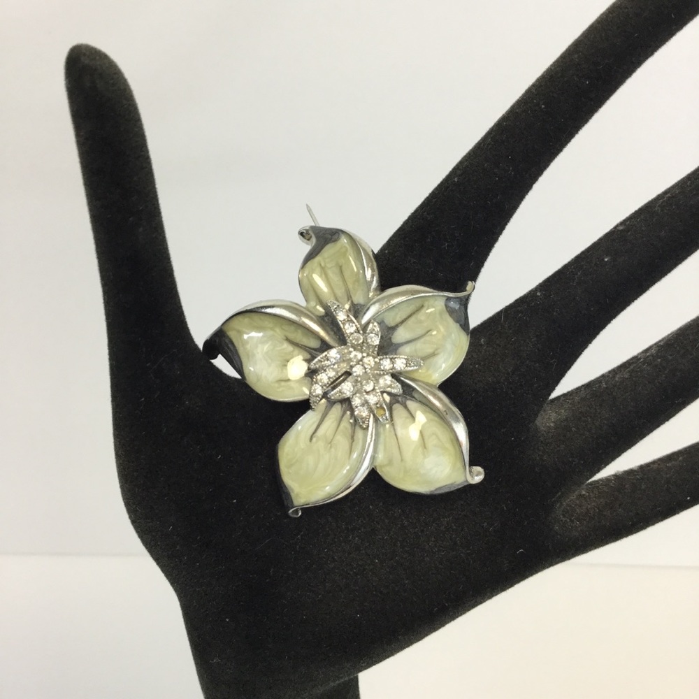 Beautiful Flower Brooch /Necklace